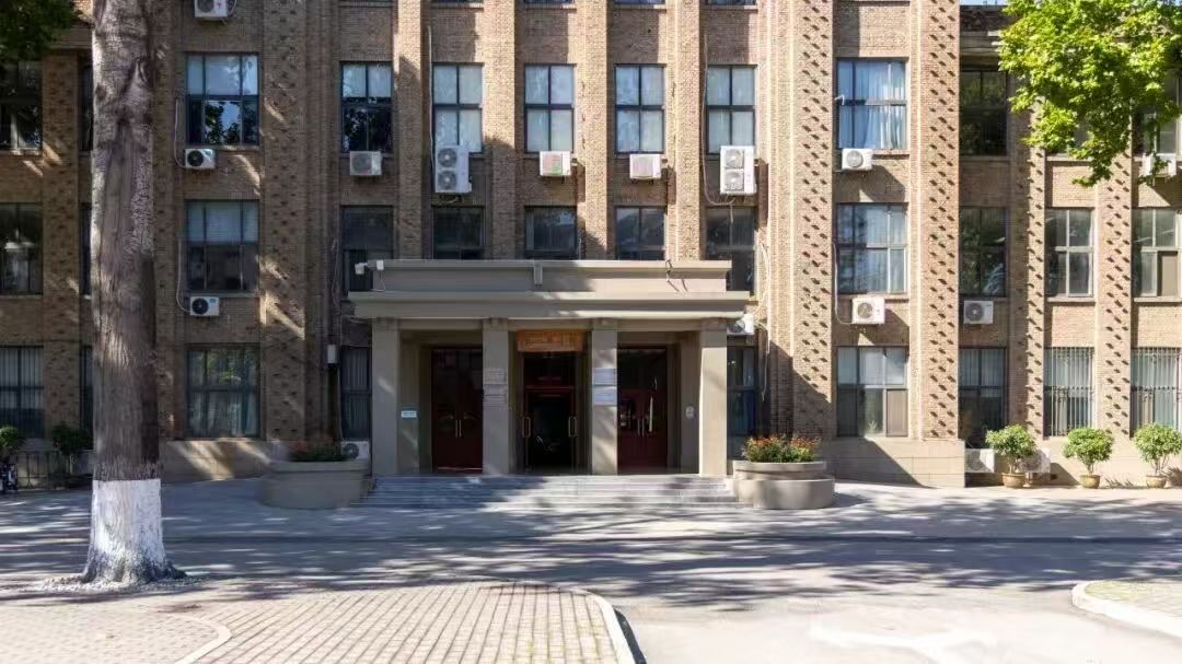 东校区第一教学楼外景