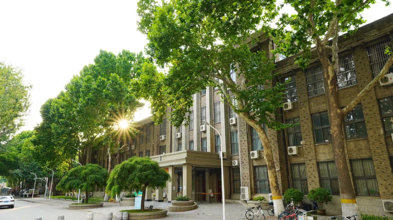 东校区第二教学楼外景