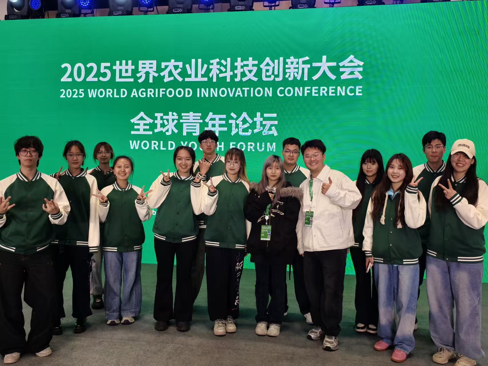 工学院本科生在智慧课堂学习